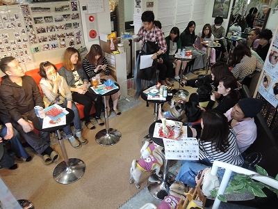 5月3日のカフェの様子 京都パグカフェ リビングルーム